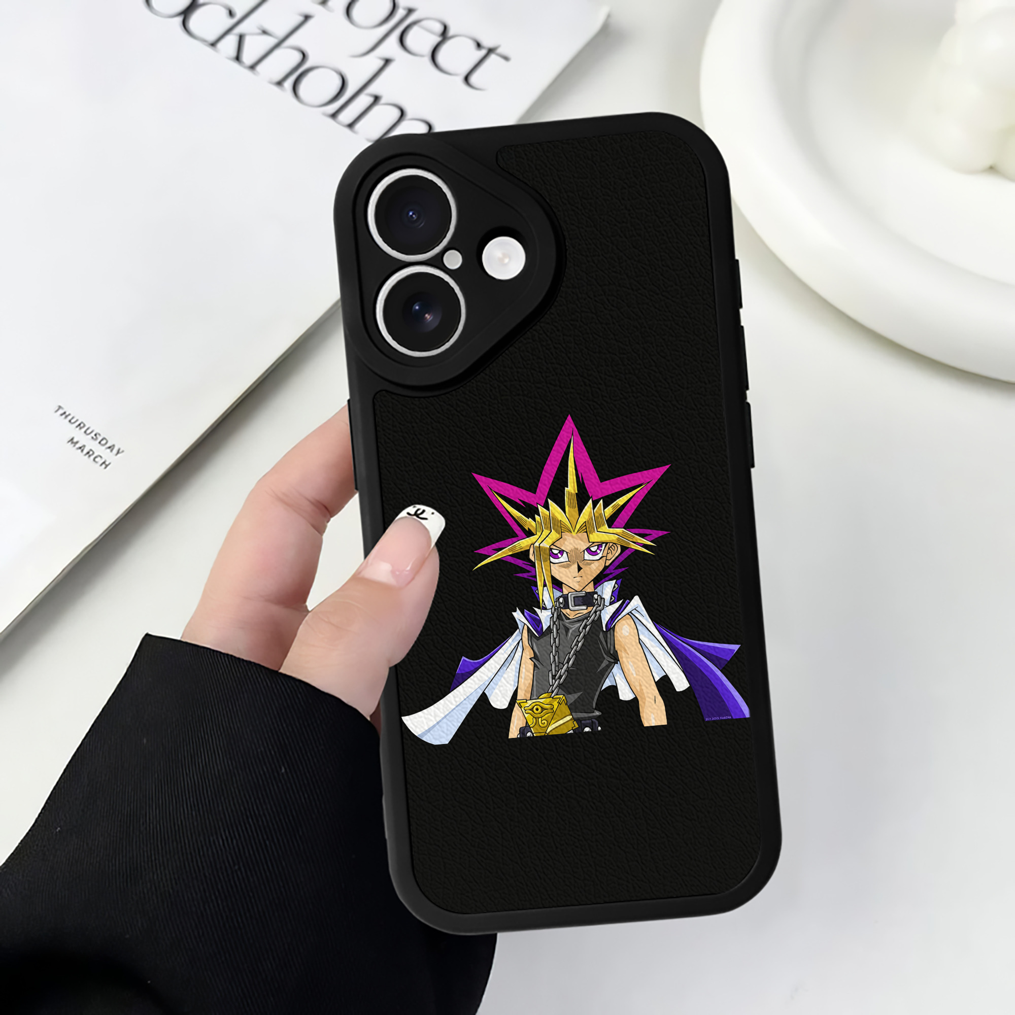 遊☆戯☆王 Yu-Gi-Oh! 【iPhone 16シリーズ対応】シリコンスマホケース（レザー調） 材質：シリコン